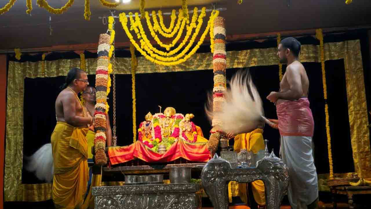 నేత్రపర్వంగా రామయ్యకు ఊంజల్‌ సేవ