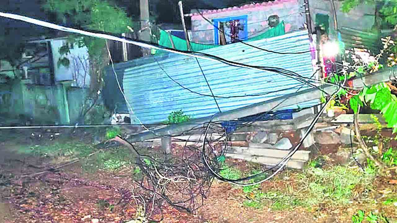 గాలివాన బీభత్సం