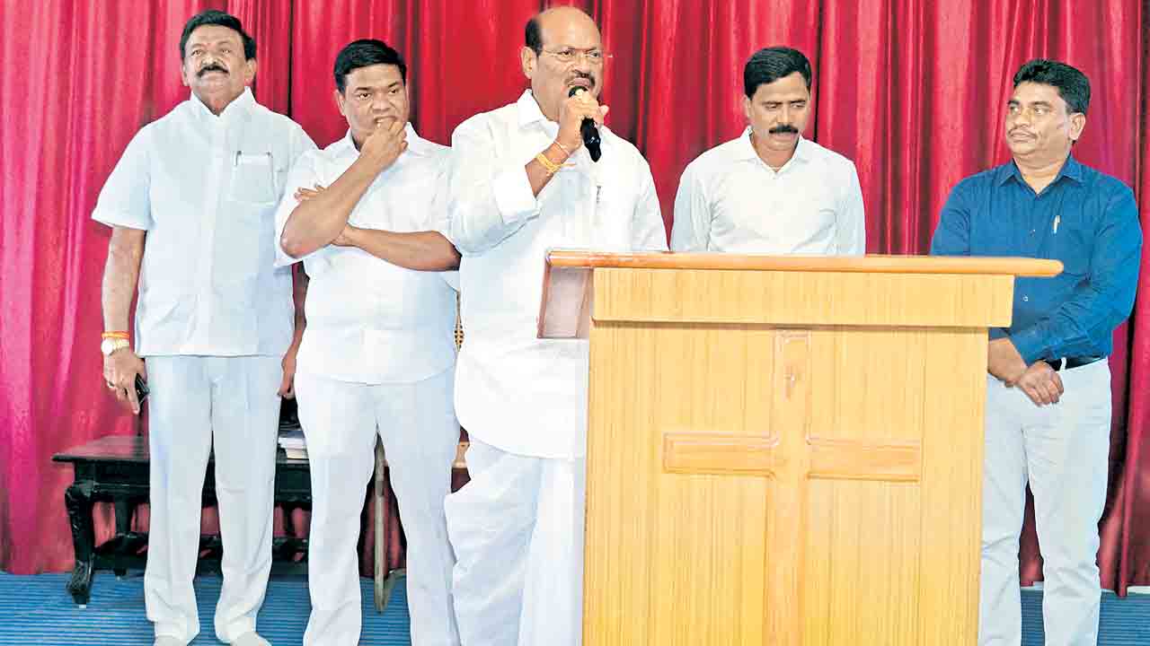 కాంగ్రెస్‌, బీజేపీకి గుణపాఠం చెప్పాలి