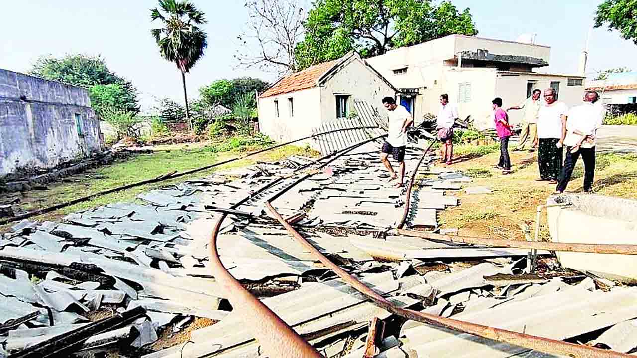 మానుకోటలో వర్ష బీభత్సం