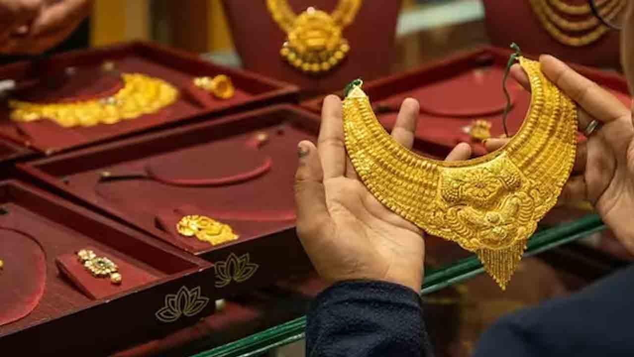 Gold Price | రికార్డుల నుంచి పసిడి వెనక్కి