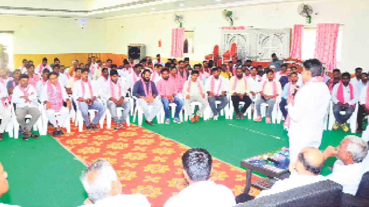 కాంగ్రెస్‌ వైఫల్యాలను ప్రజల్లోకి తీసుకువెళ్లాలి