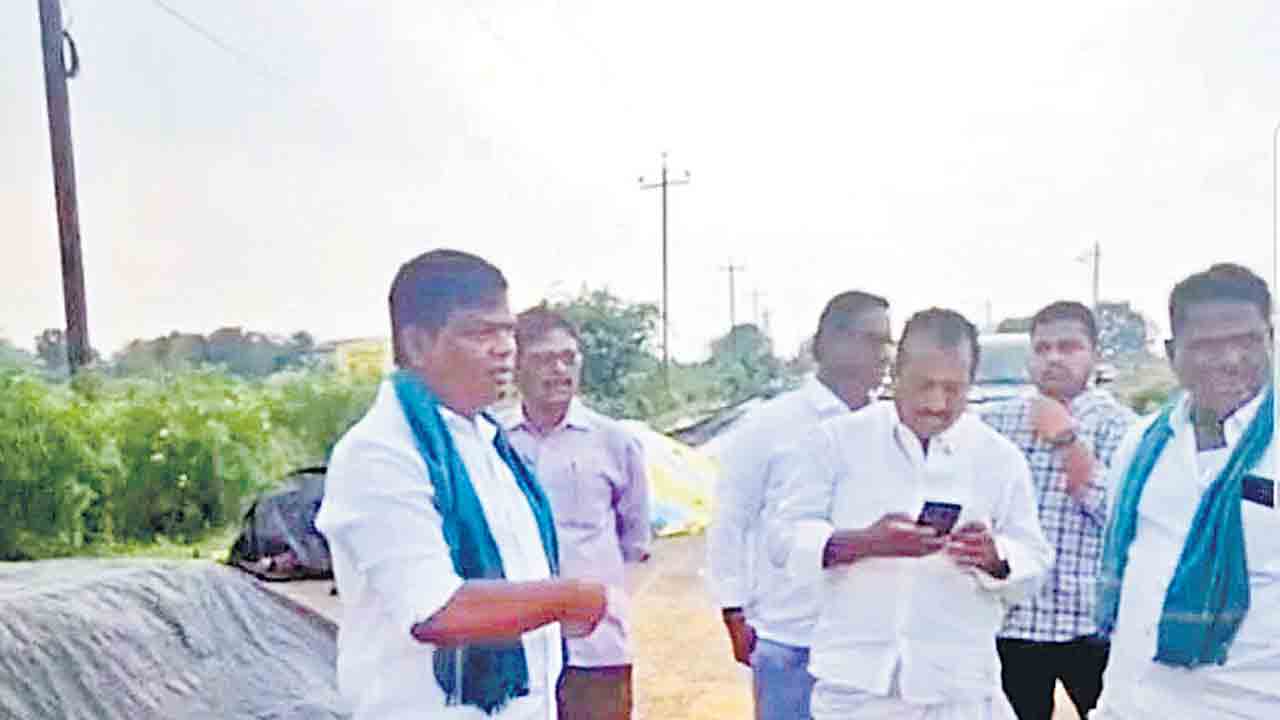 ప్రభుత్వ నిర్లక్ష్యంతోనే రైతుకు నష్టం