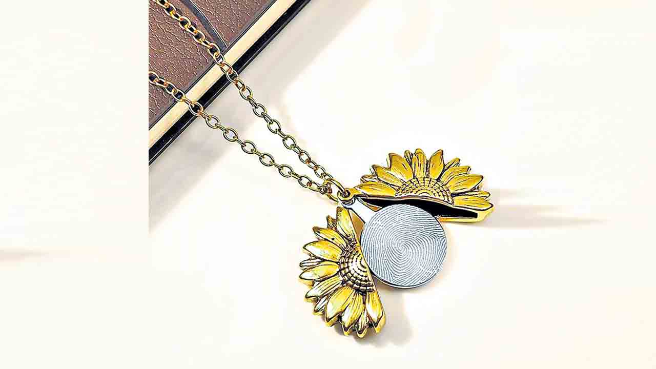 Fingerprint Jewellery | వేలిముద్రల నగలు.. తీపి జ్ఞాపకాలను ఒదిగిన స్పెషల్‌ జువెలరీ
