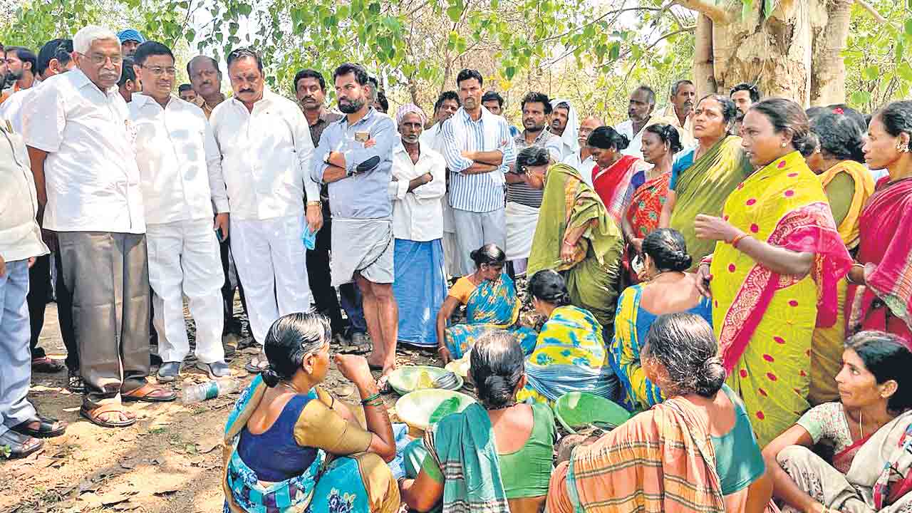 కోదండరాంపై అన్నదాతల ఆగ్రహం
