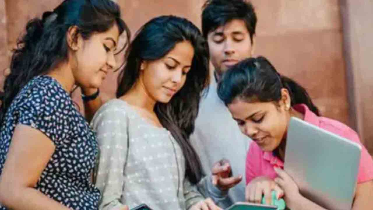 బీసీ గురుకులాల జయకేతనం