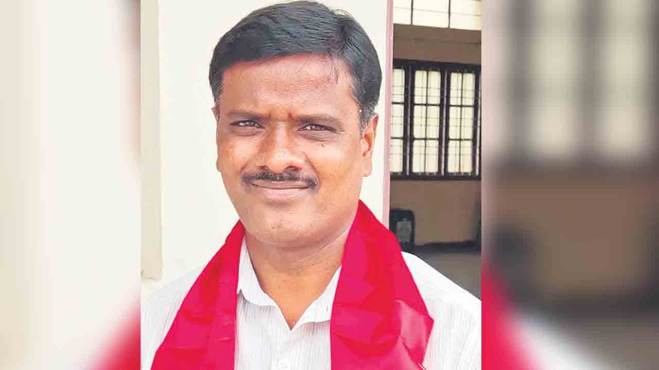 మంత్రి ఇలాకాలో బస్సులు రద్దు