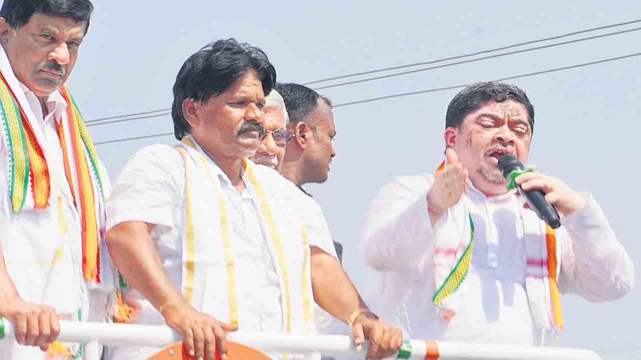 అబద్ధాలు ప్రచారం చేస్తున్న బీజేపీ