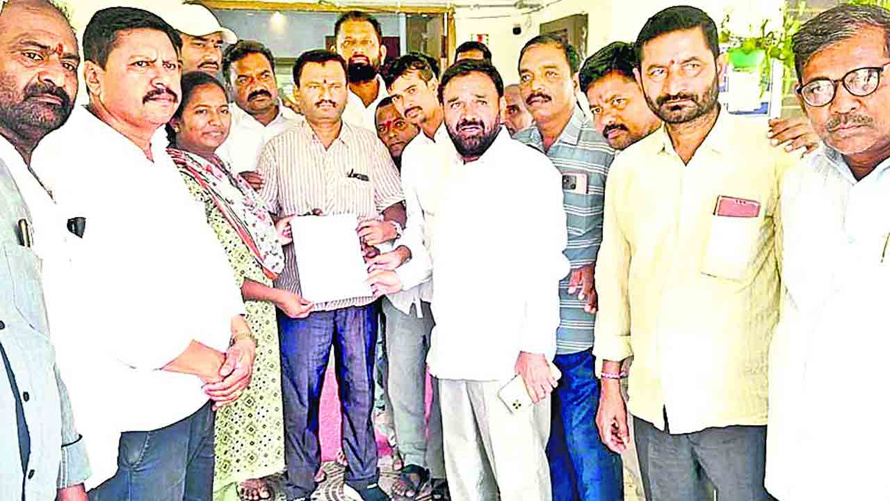 రూ.500 బోనస్‌ హామీ గాలికి