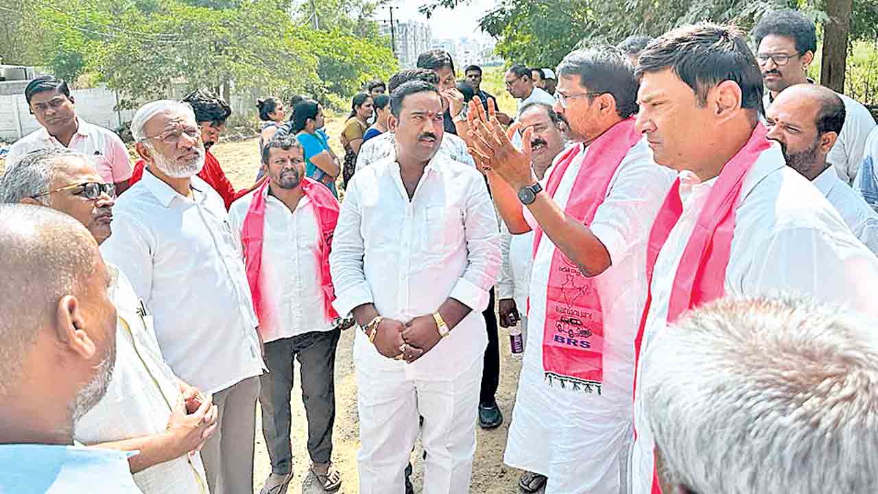 పాదయాత్ర చేసి.. సమస్యలు తెలుసుకొని..