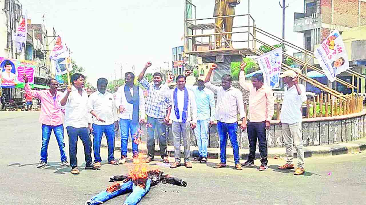 మాదిగలను అణచివేస్తున్న కాంగ్రెస్‌