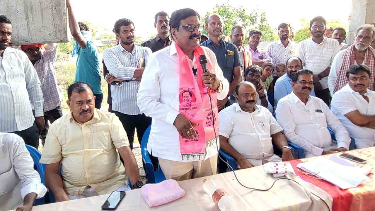 కడియం మోసగాడు.. అరూరి మాయగాడు