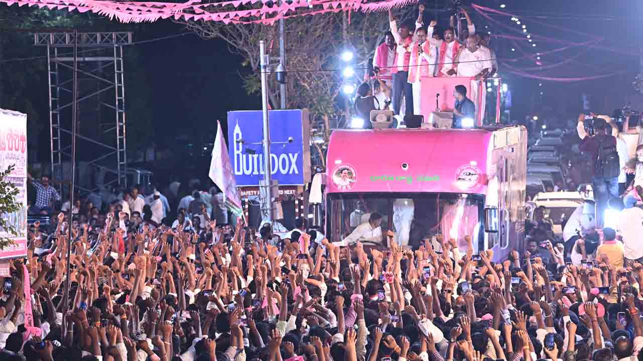 కేసీఆర్‌ రోడ్‌షోతో మారిన ముఖచిత్రం 