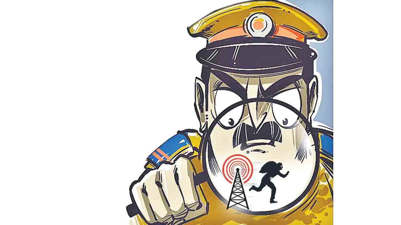 పోలీస్‌స్టేషన్‌ నుంచి అనుమానితులు పరారీ