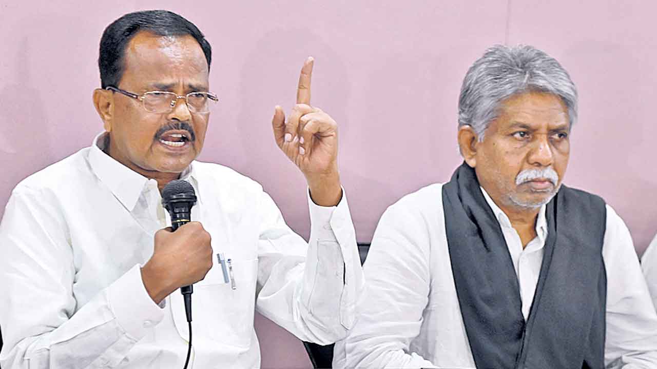 Motkupalli Narasimhulu | ఎన్నికల్లో ఒక్క సీటూ ఇవ్వరా.. మాదిగలు కాంగ్రెస్‌కు ఓటెయ్యొద్దు: మాజీ మంత్రి మోత్కుపల్లి