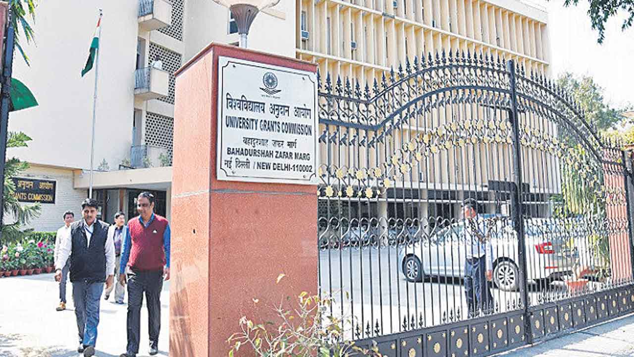 దళిత, బహుజనులకు విద్య దూరం