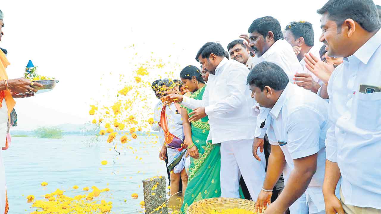 సాగునీటిపై ‘ఉత్తమా’టలు!