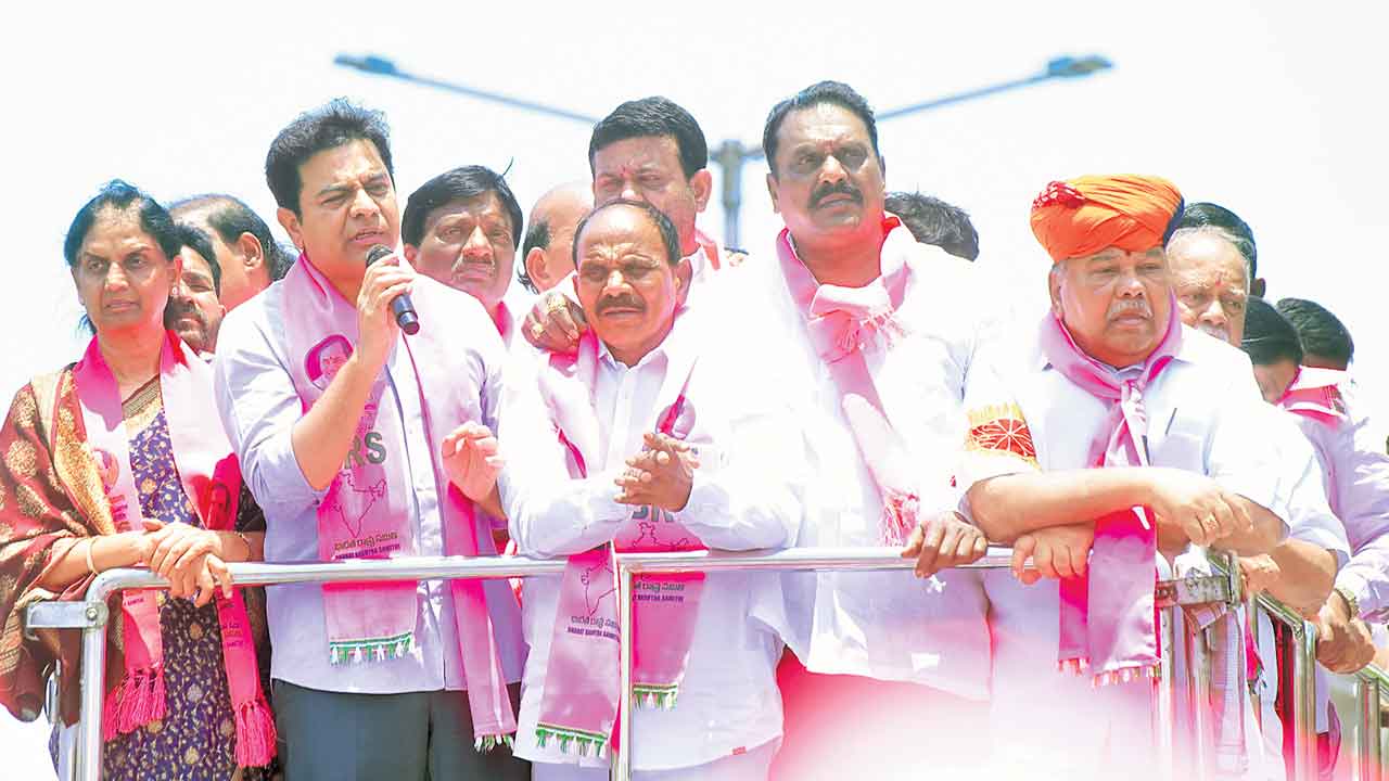 కాంగ్రెస్ చేతేలెత్తేసింది