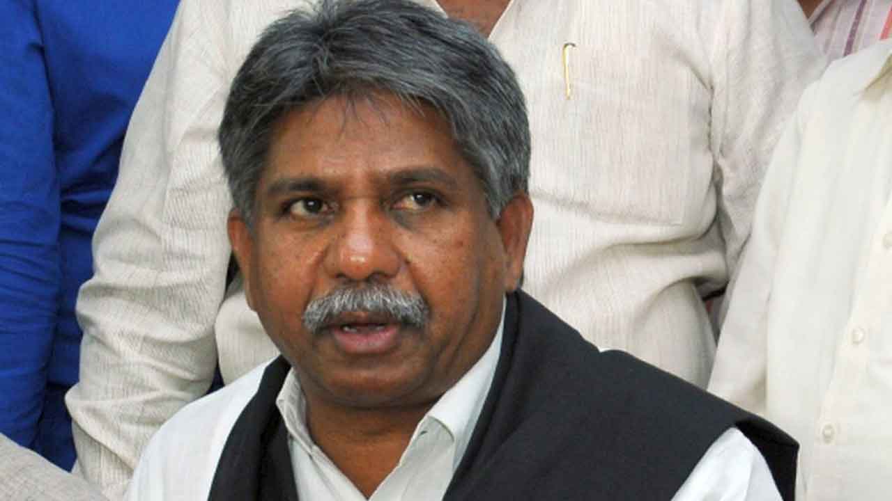 సీఎంగా భట్టి విక్రమార్క పనికిరారా?:మందకృష్ణ