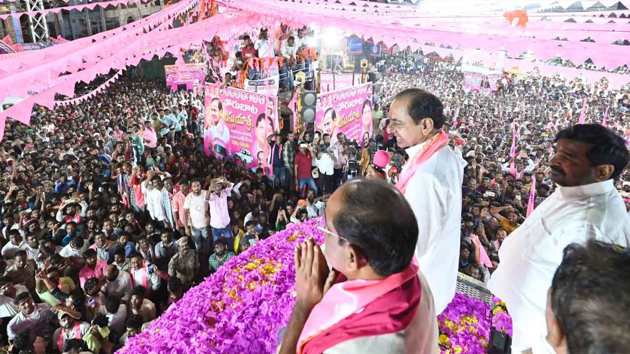 జననేతకు అడుగడుగునా జనహారతి