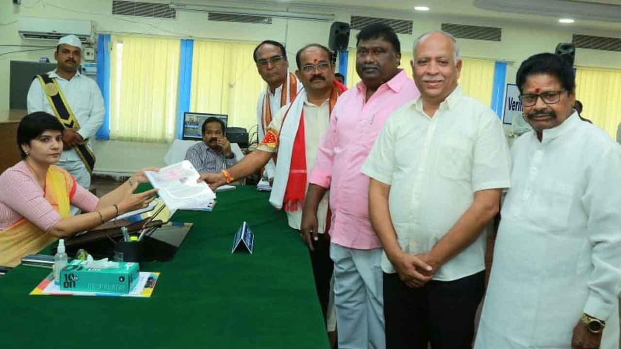 నీలగిరి గులాబీమయం