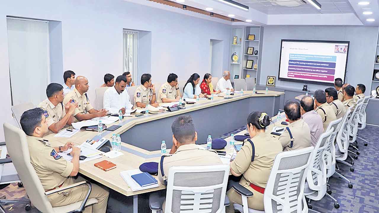 CP Avinash Mahanthi | సైబర్‌ వారియర్స్‌.. బాధితులకు అండగా ఉండాలి: సీపీ అవినాశ్‌ మహంతి