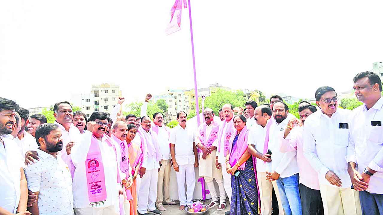 జనం గుండెల్లో గులాబీ