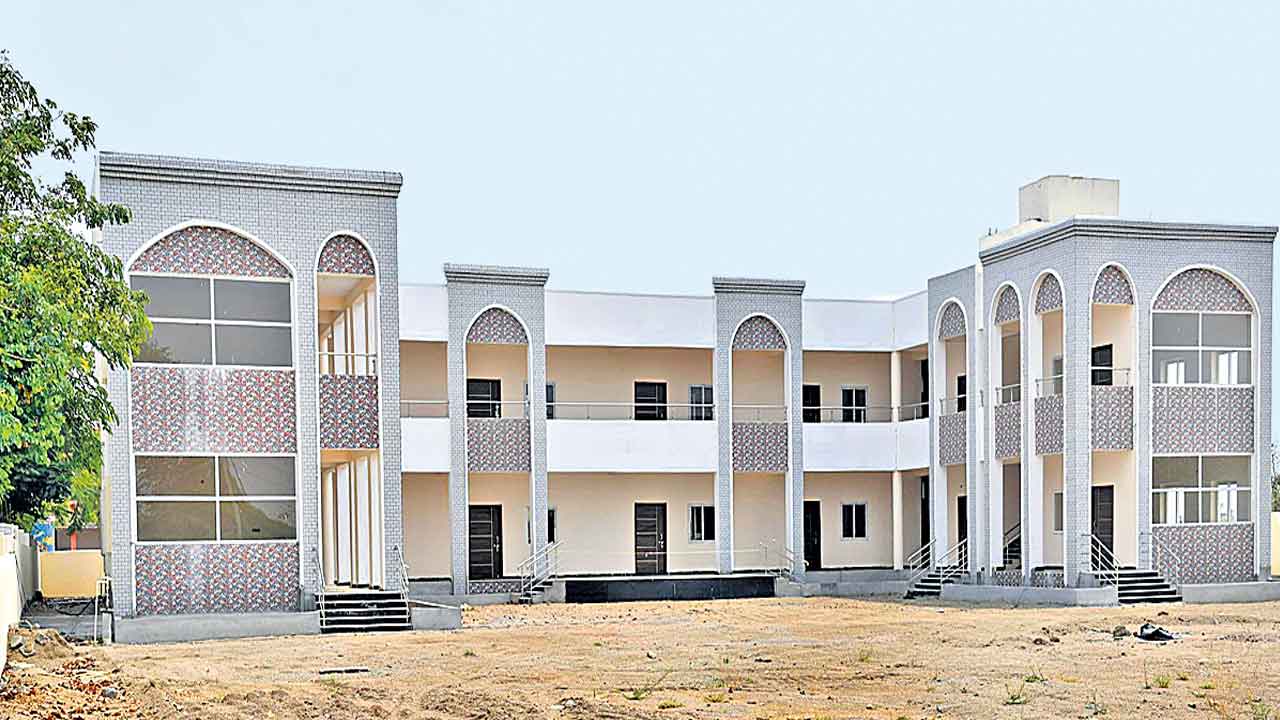 కేటీఆర్‌ సొంత నిధులతో బడి భవనం రెడీ