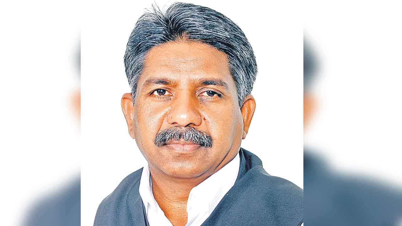 రేవంత్‌రెడ్డి ఓ బ్రోకర్‌