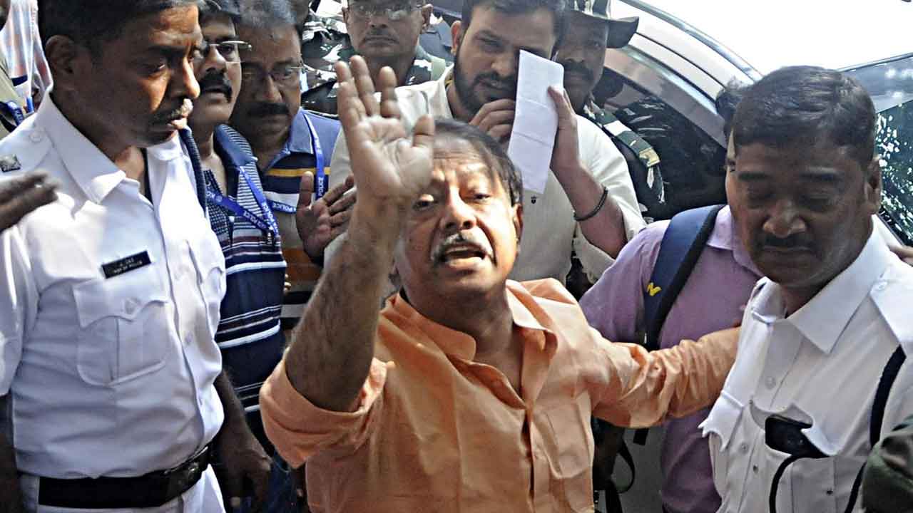 తృణమూల్‌ మాజీ మంత్రి ఆస్తుల జప్తు