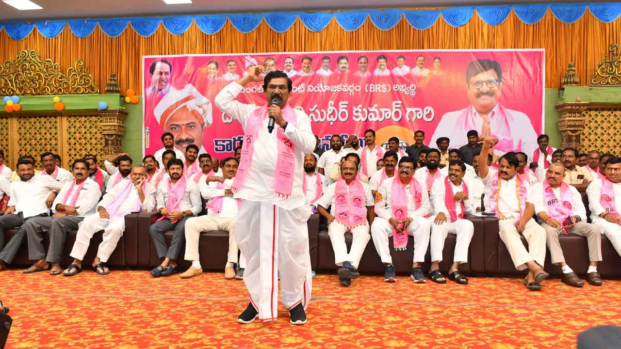 ఆ ఇద్దరూ ద్రోహులే..