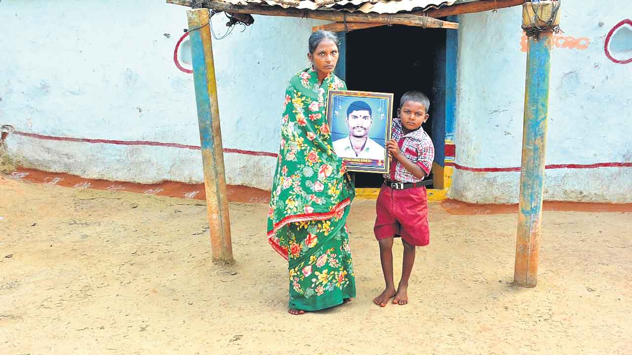 కూలీగా బతికి.. కౌలుతో చితికి..