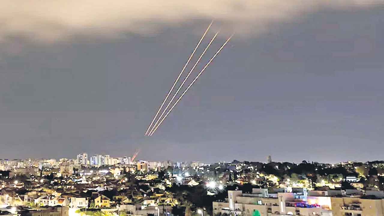 Israel-Iran | ఇరాన్‌పై ఇజ్రాయెల్‌ ప్రతీకార దాడి.. అణు స్థావరాలే లక్ష్యంగా క్షిపణులు, డ్రోన్లతో దాడి