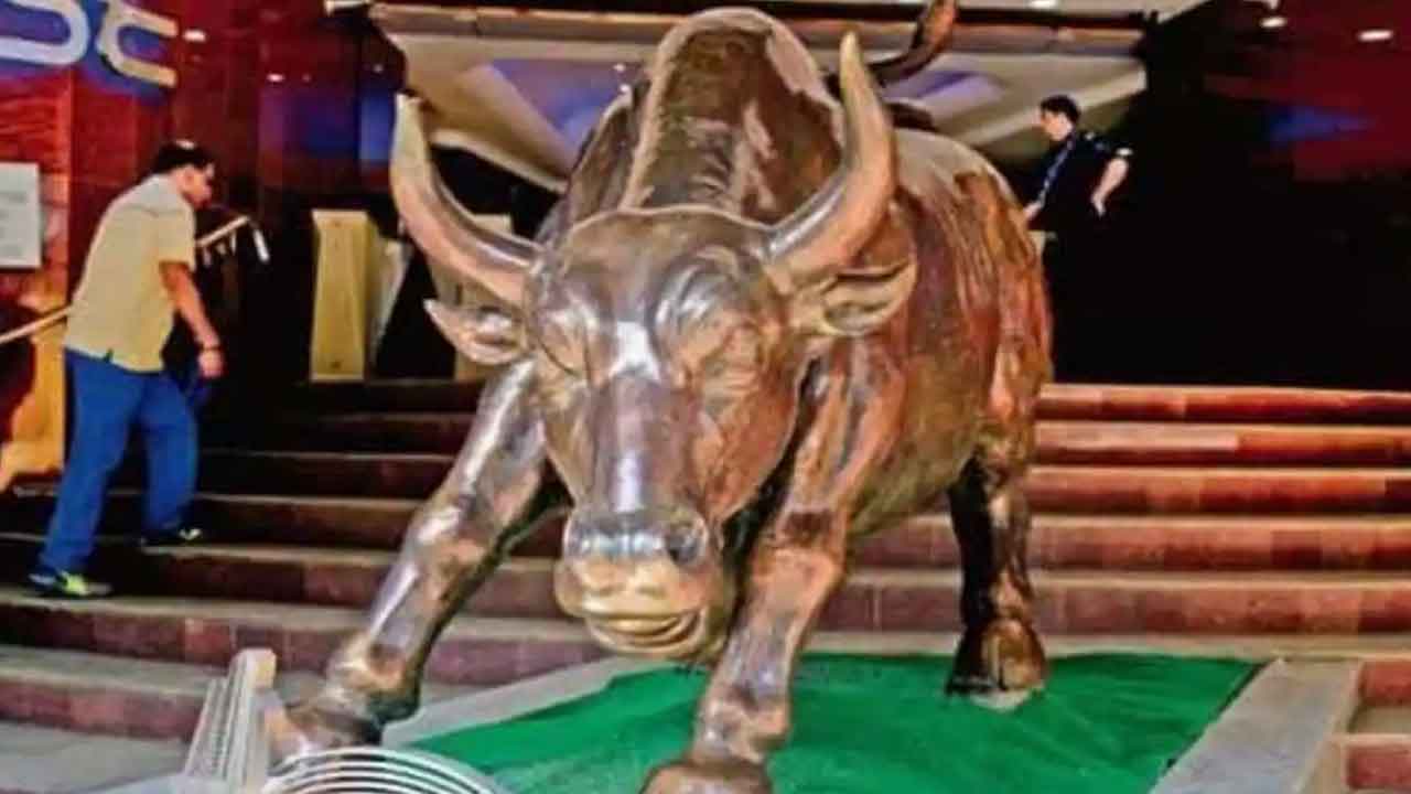 రికార్డు స్థాయికి సూచీలు