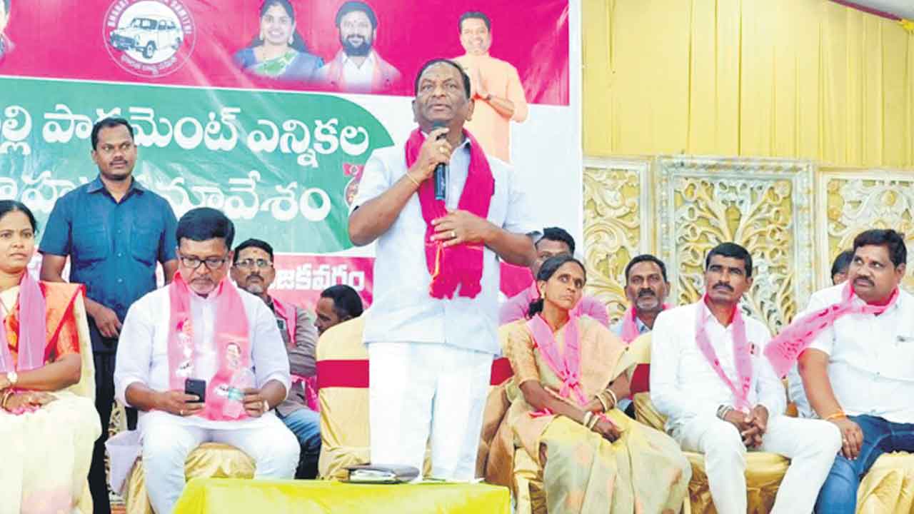 ఒకే కుటుంబానికి మూడు పదవులా..?