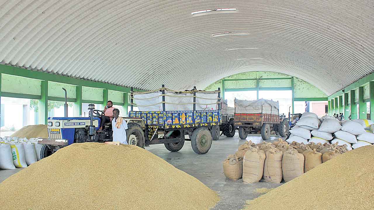 ట్రాక్టర్ లోడుకు 35 కిలోల బాదుడు