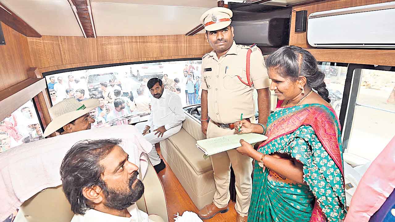 KCR | కేసీఆర్‌ బందోబస్తు గాలికి.. ప్రైవేట్‌ భద్రతతో ‘పొలంబాట’