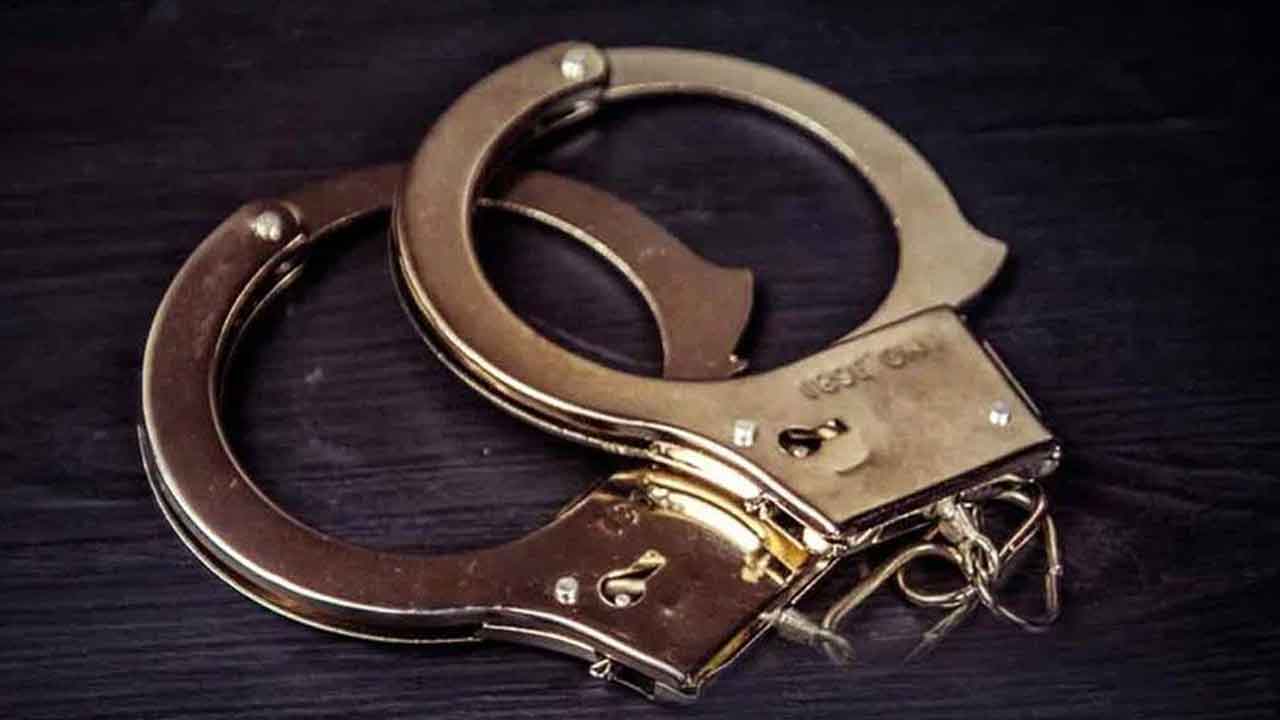 ఏసీబీ వలలో డీటీసీపీ అధికారి