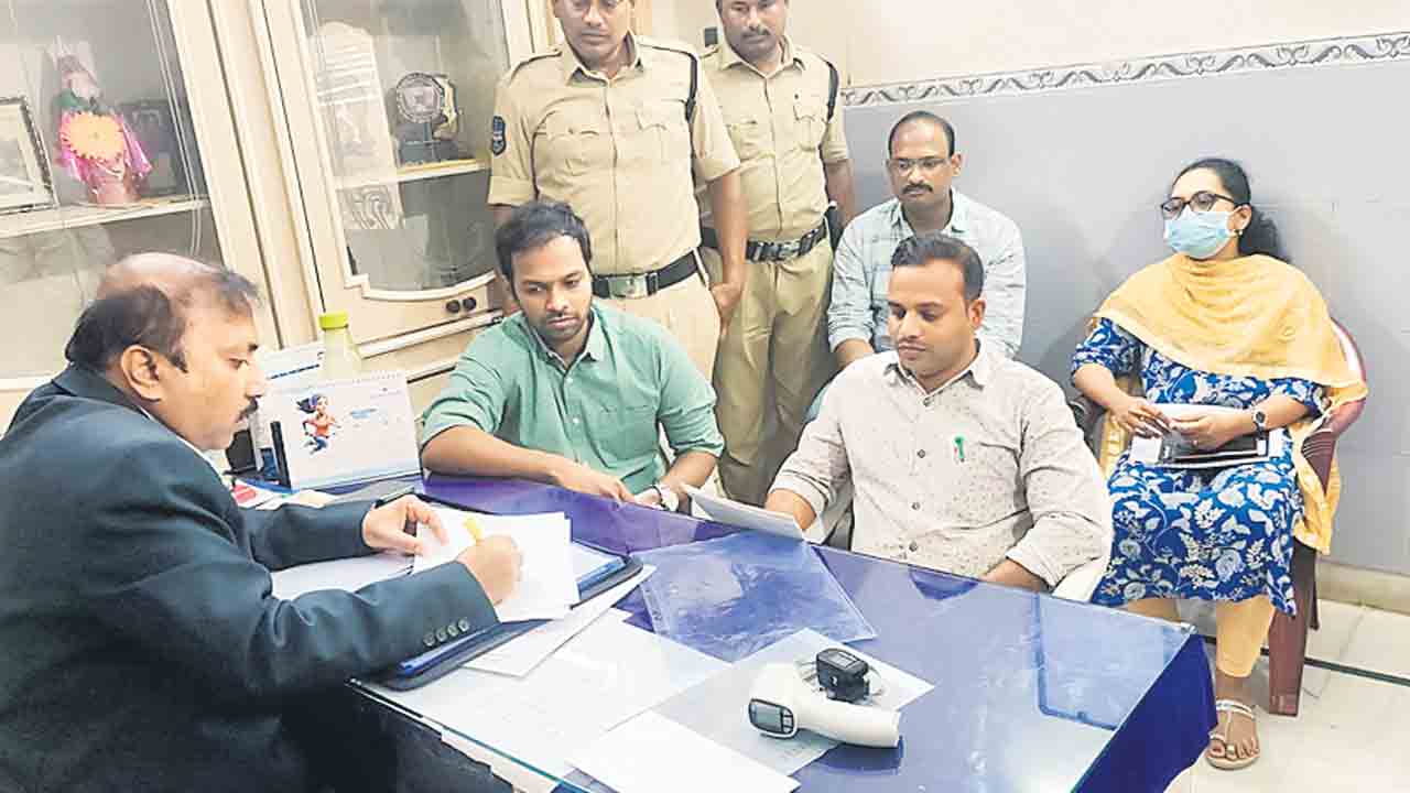 నిబంధనలు పాటించని ప్రైవేట్‌ హాస్పిటల్స్‌పై కొరడా