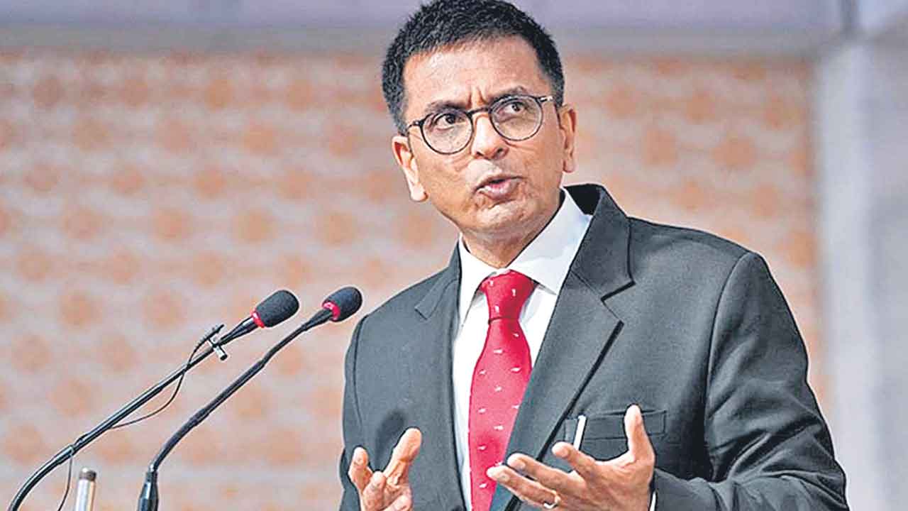CJI Chandrachud | అన్నిట్లో జోక్యం వద్దు.. కేంద్ర దర్యాప్తు సంస్థలకు సీజేఐ డీవై చంద్రచూడ్‌ సూచన