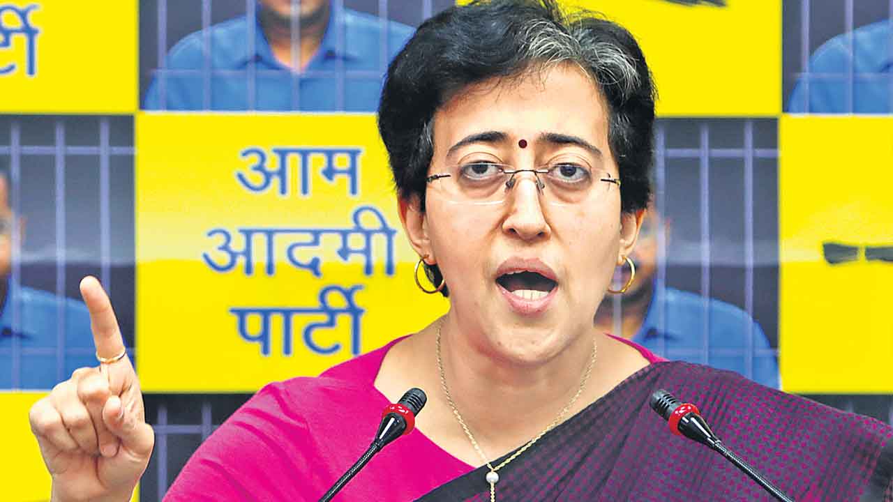 ఢిల్లీలో రాష్ట్రపతి పాలనకు భారీ కుట్ర