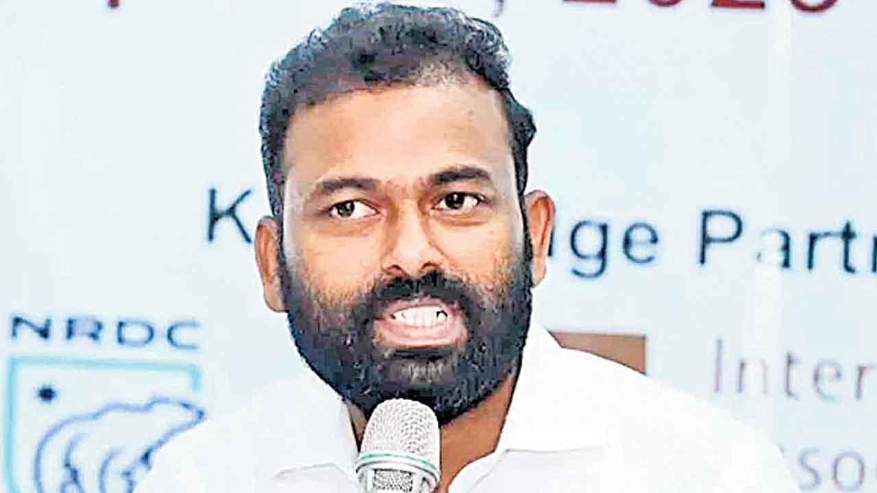 రేవంత్‌రెడ్డికి దమ్ముంటే రైతుల వద్దకెళ్లాలి