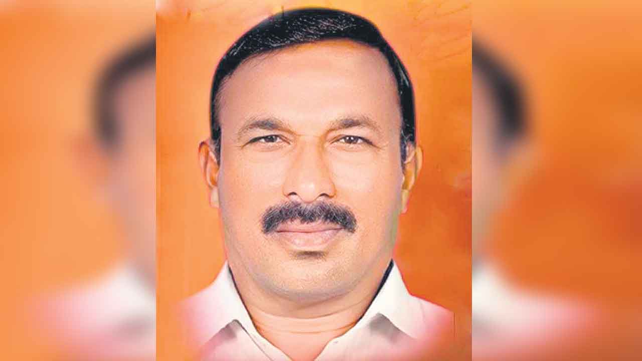 రోడ్డు ప్రమాదంలో బీఆర్‌ఎస్‌ నేత దుర్మరణం
