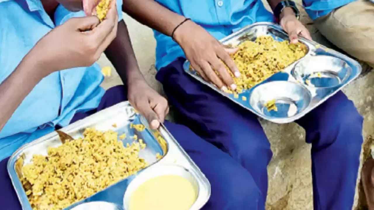 వేర్వేరు చోట్ల 45 మంది విద్యార్థుల అస్వస్థత