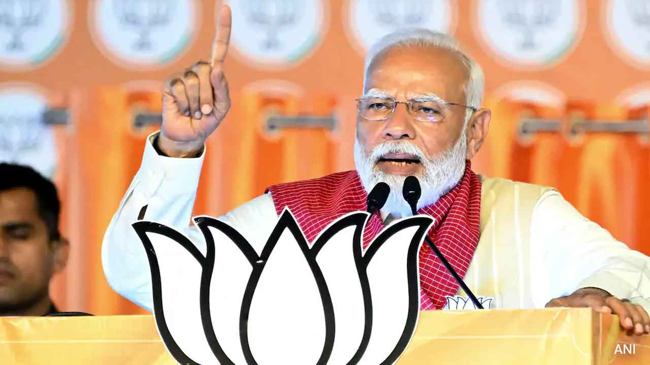 నవాబులు, సుల్తానుల అరాచకాలపై మాట్లాడరేం?