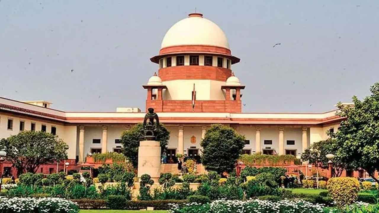 ఏపీ సెక్రటేరియట్‌ ఉద్యోగులకు ఇండ్ల స్థలాల కేటాయింపుపై స్టే