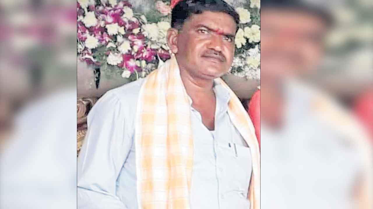 కొడుకు మృతిని తట్టుకోలేక తండ్రి ఆత్మహత్య