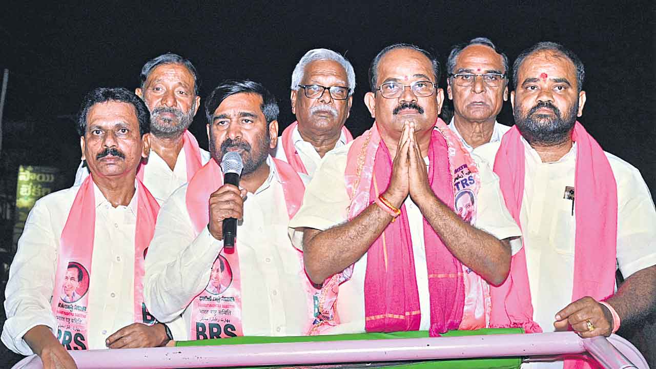 ఒక తడికీ నీరివ్వలేని అసమర్థ సీఎం రేవంత్‌