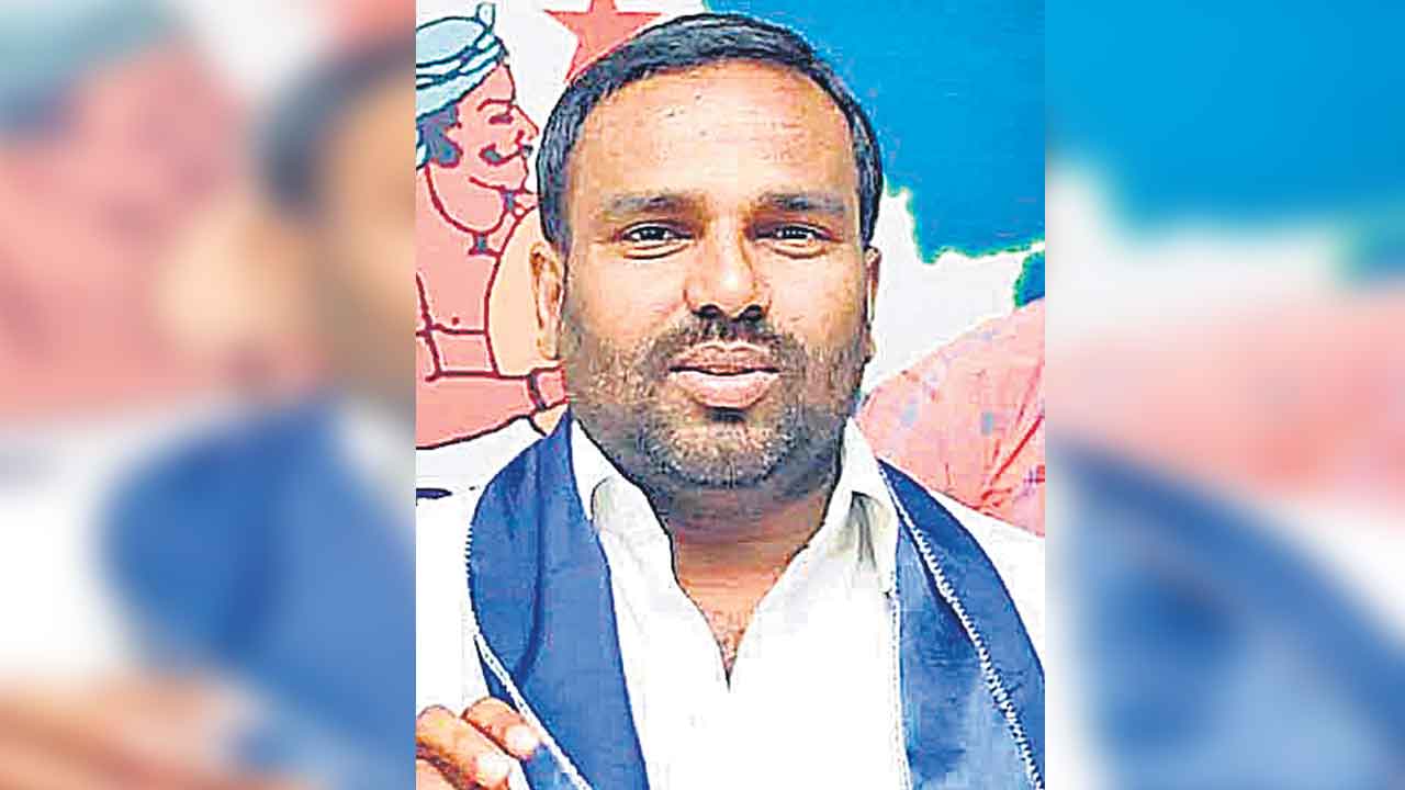 మాదిగలను అణగదొక్కుతున్న సీఎం: వంగపల్లి