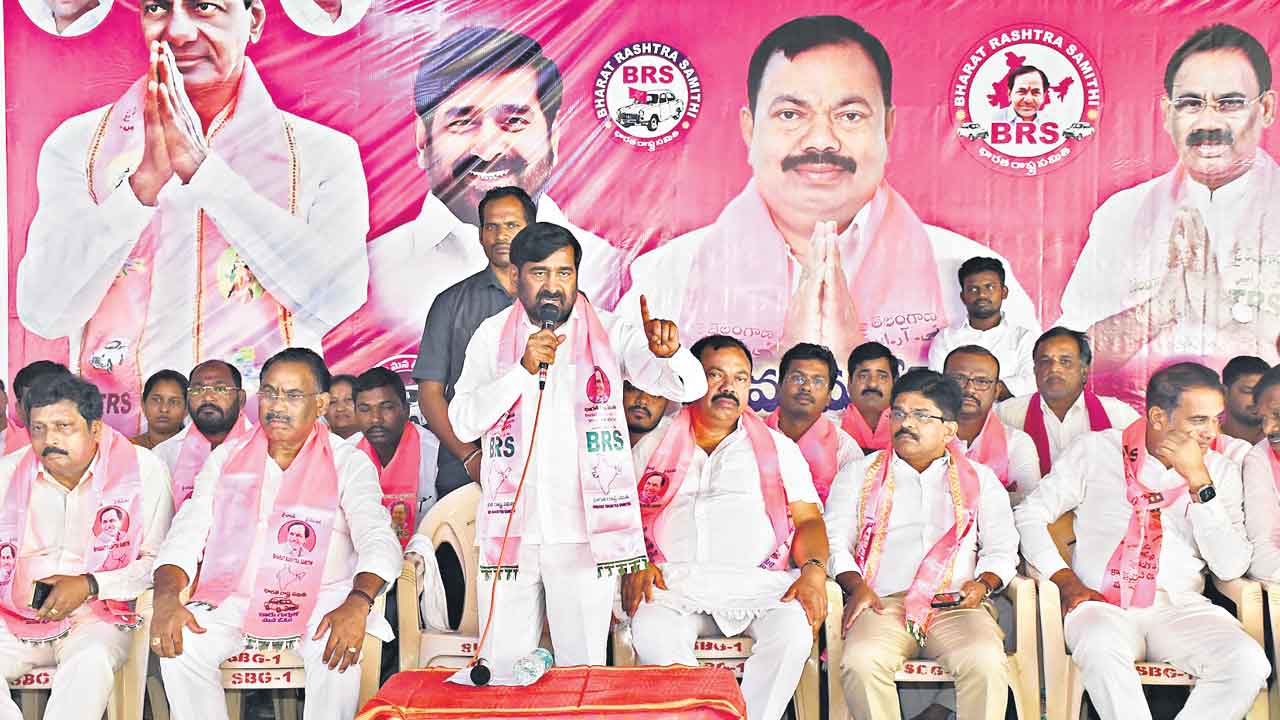 కాంగ్రెస్‌ను రైతులే బొంద పెడ్తరు